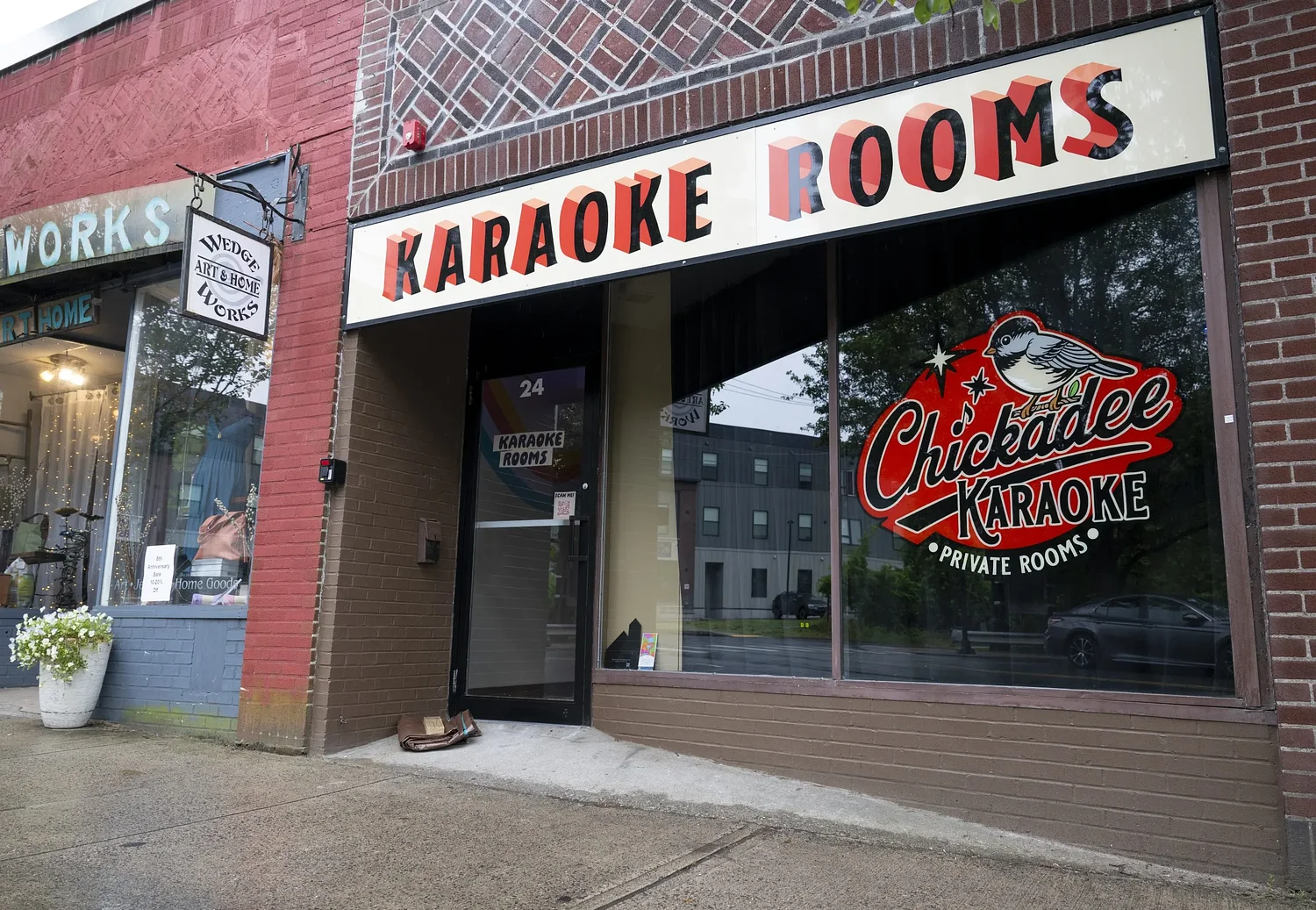 Easthampton's last liquor license goes to new karaoke venue