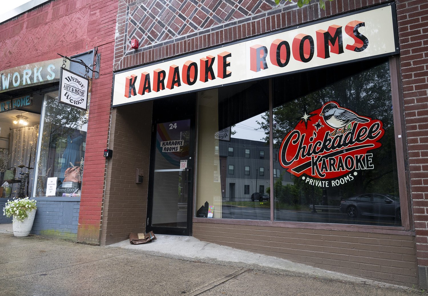 Easthampton's last liquor license goes to new karaoke venue