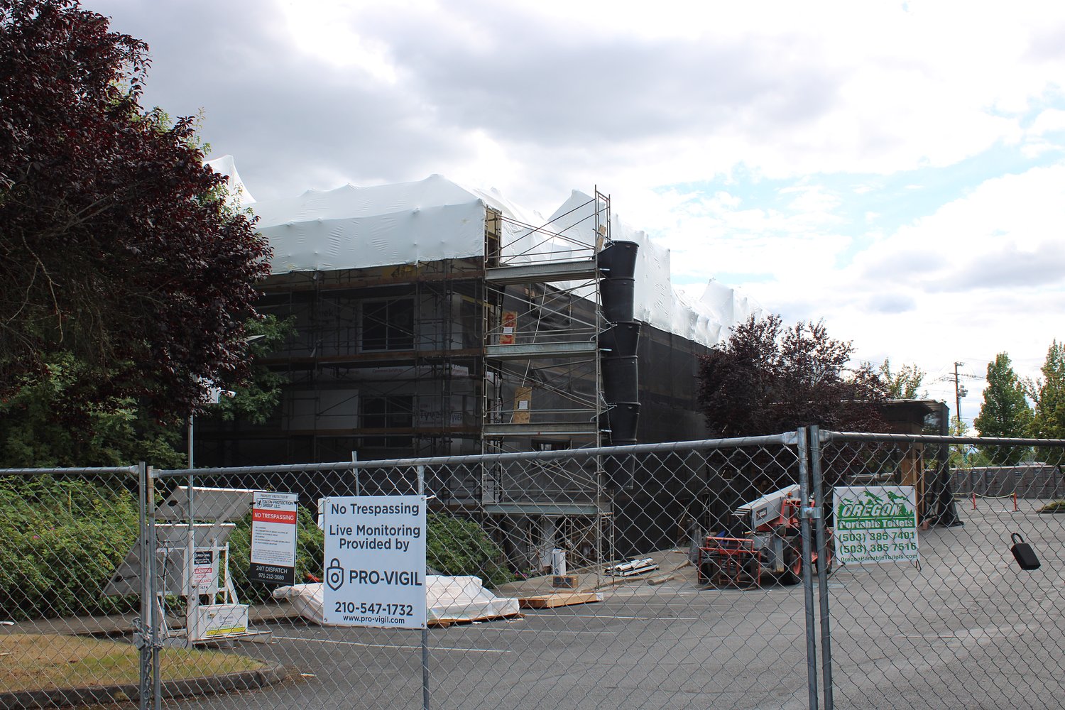 What’s become of the Beaverton DoubleTree off U.S. 26 wrapped in plastic? Here’s the plan