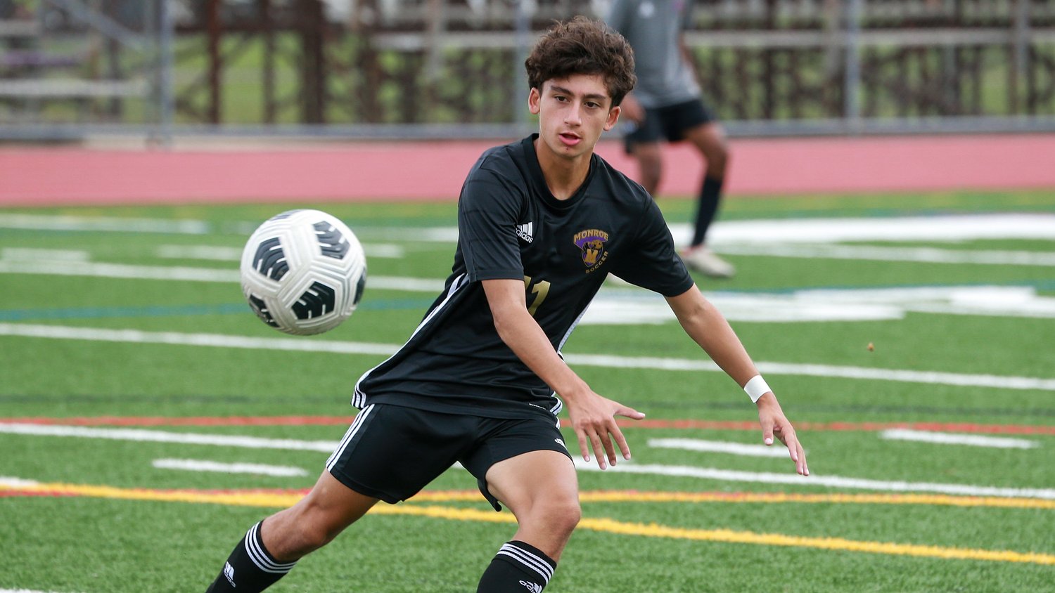 No. 15 Monroe boys soccer dominates Perth Amboy with shutout victory on the road