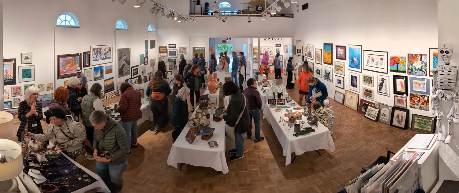 All you art collectors on a strict budget, this one’s for you