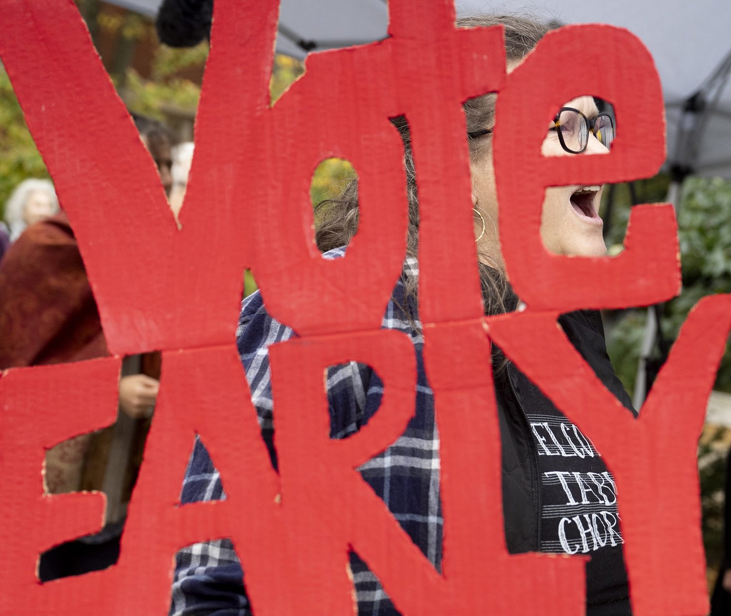 From protest to the polls: No Kings rallies push early voting across Valley