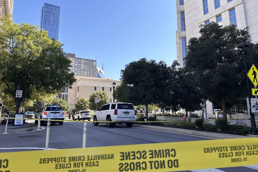 Man with a gun and knife is fatally shot by security at Nashville federal courthouse, police say