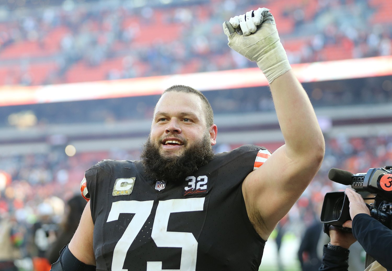 For 12 seasons, Joel Bitonio gave the Browns the one thing they needed the most — Ashley Bastock