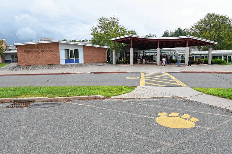 Regionalization board OKs delaying vote on merged district