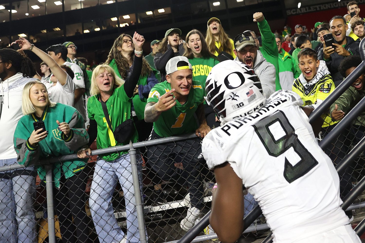 Final: No. 8 Oregon routs Rutgers 56-10