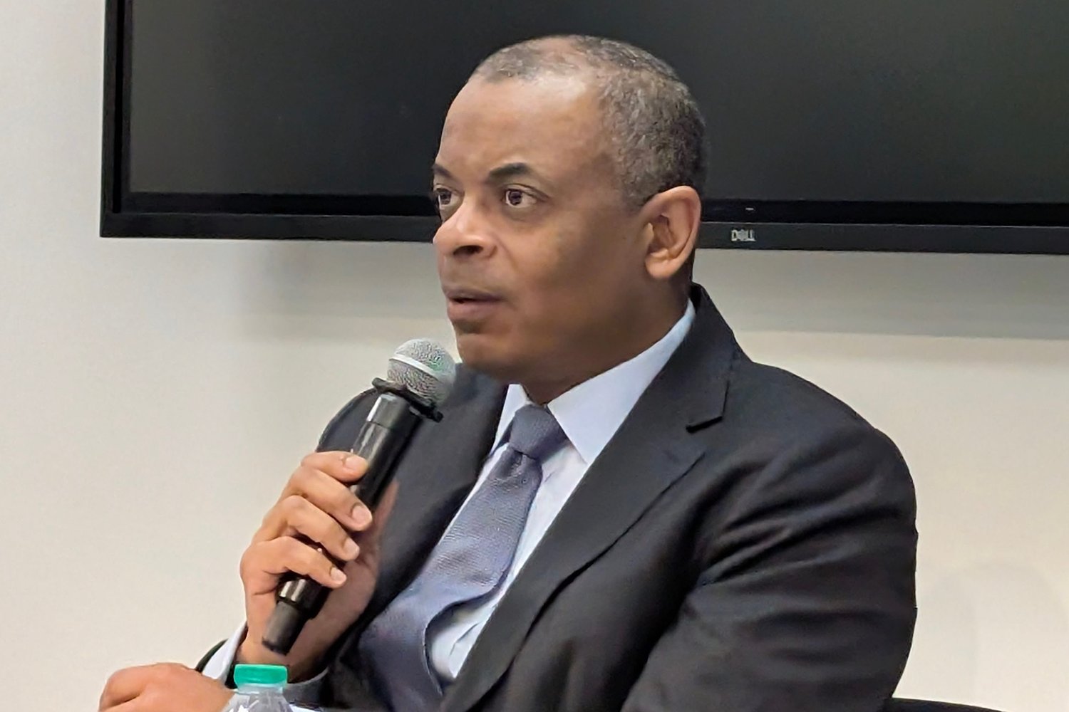 Former mayor endorses Mecklenburg transit plan