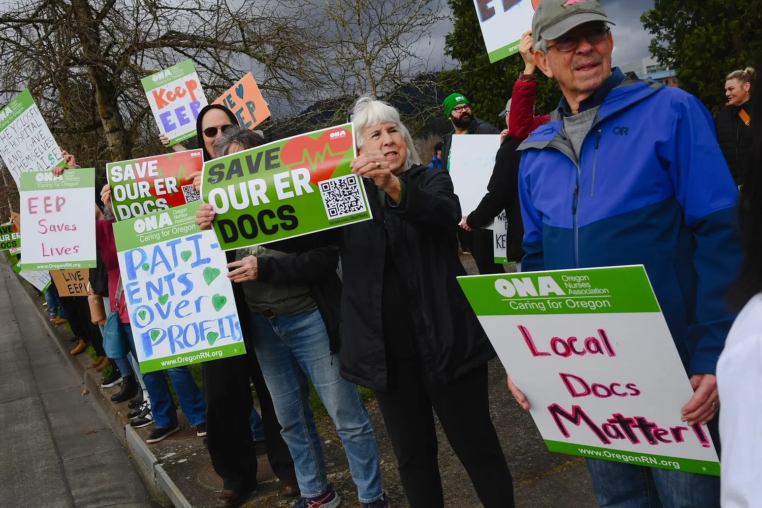 'David and Goliath': Doctors, nurses rally at PeaceHealth to keep local ER physicians