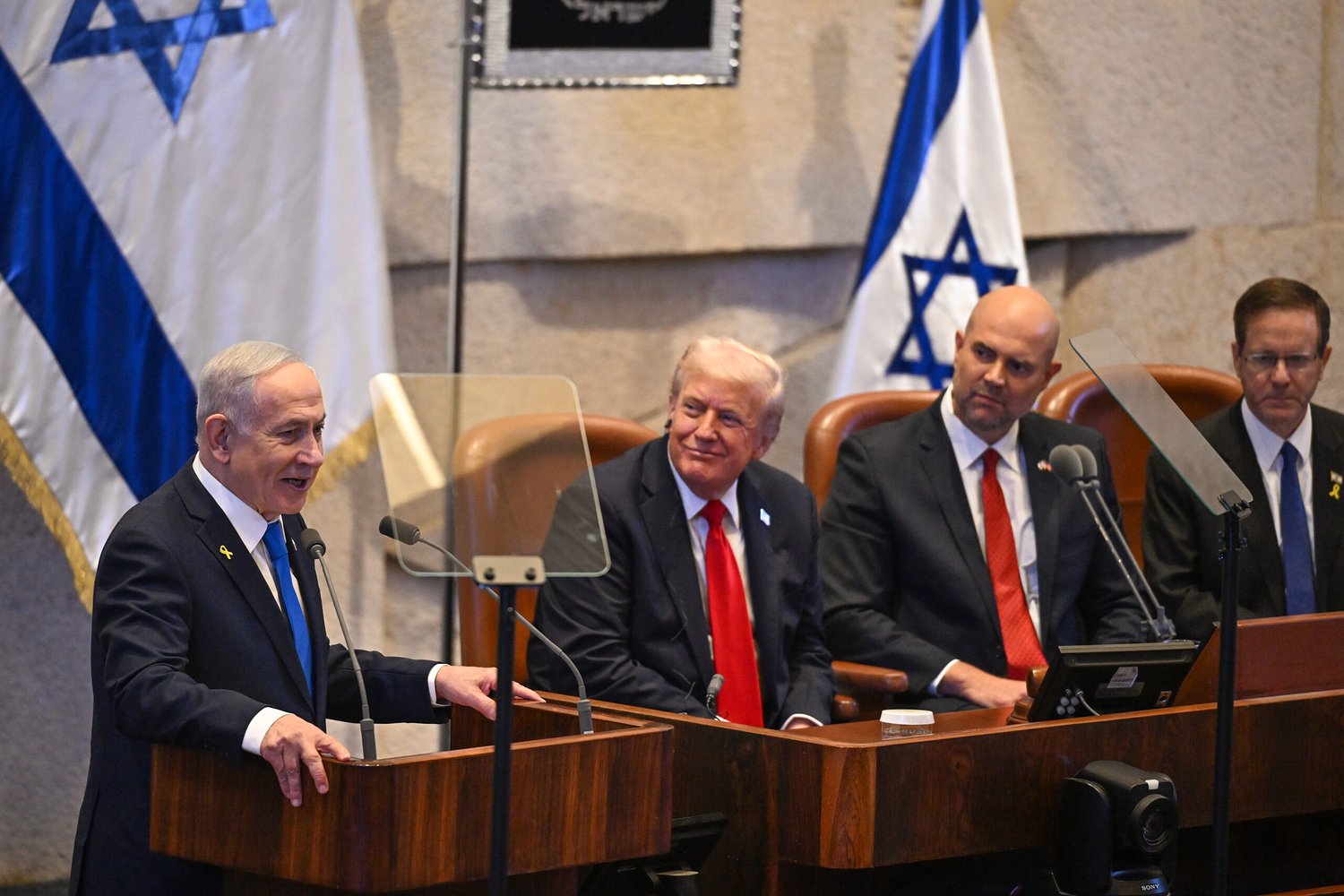 Netanyahu asks Herzog for pardon amid ongoing corruption trial