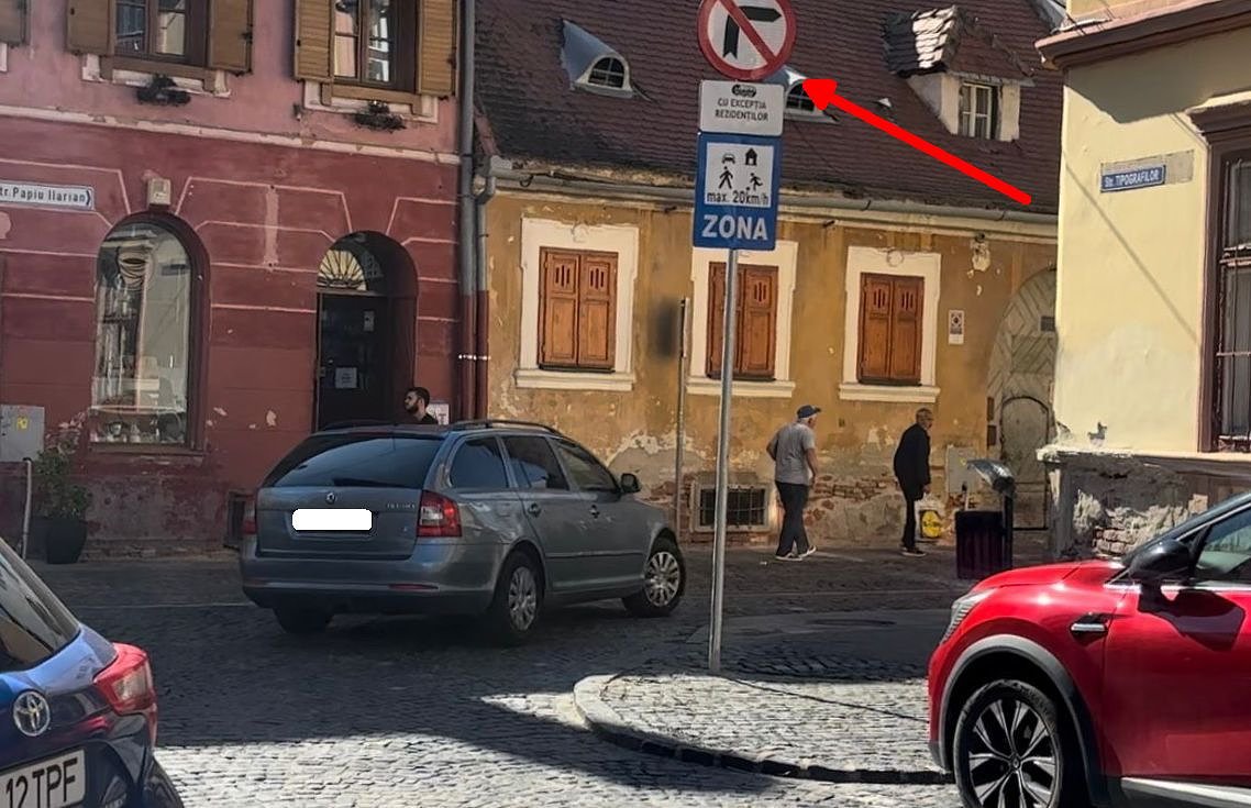 Pietonală… și nu prea. Primăria permite accesul mașinilor pe o stradă din centru la 3 luni de la accidentul în care a murit un copil