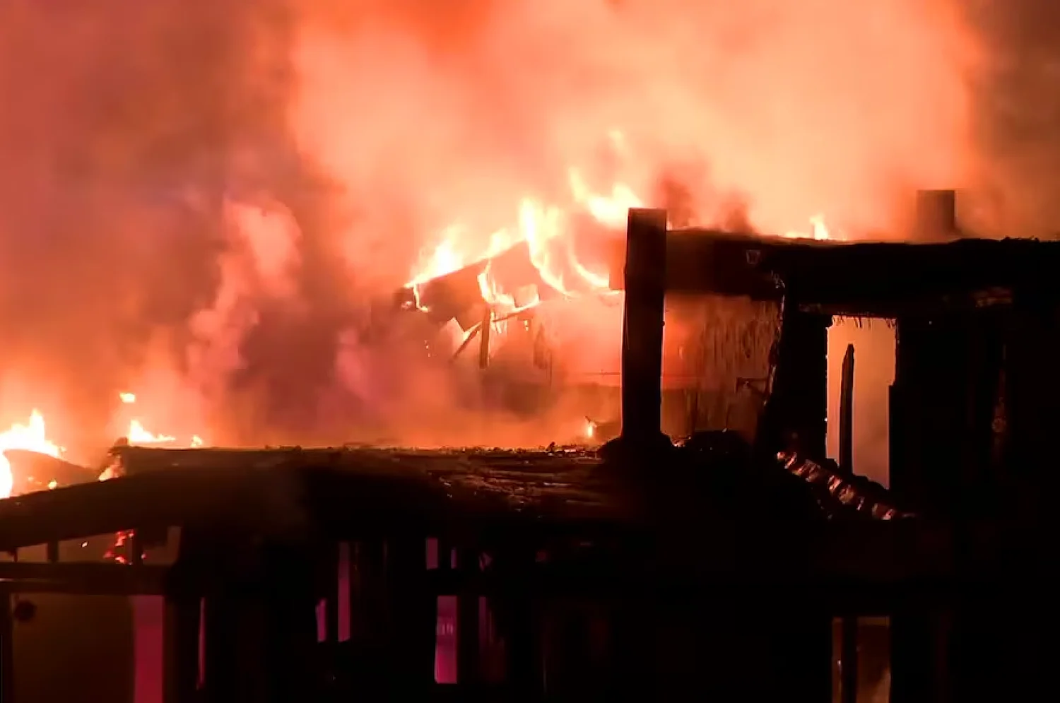 Two apartment buildings go up in flames in NW Atlanta