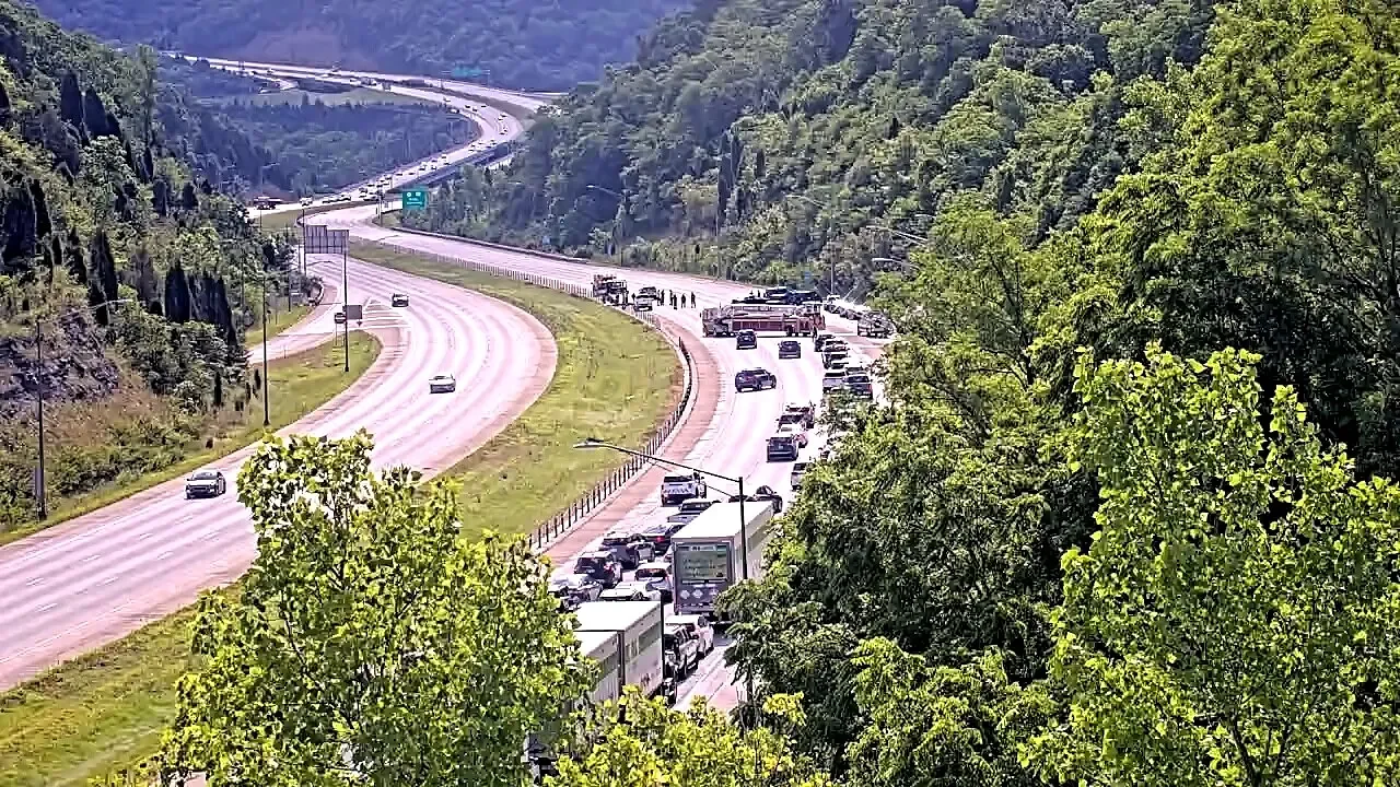 Independence man dies while attempting to tow vehicle on I-275