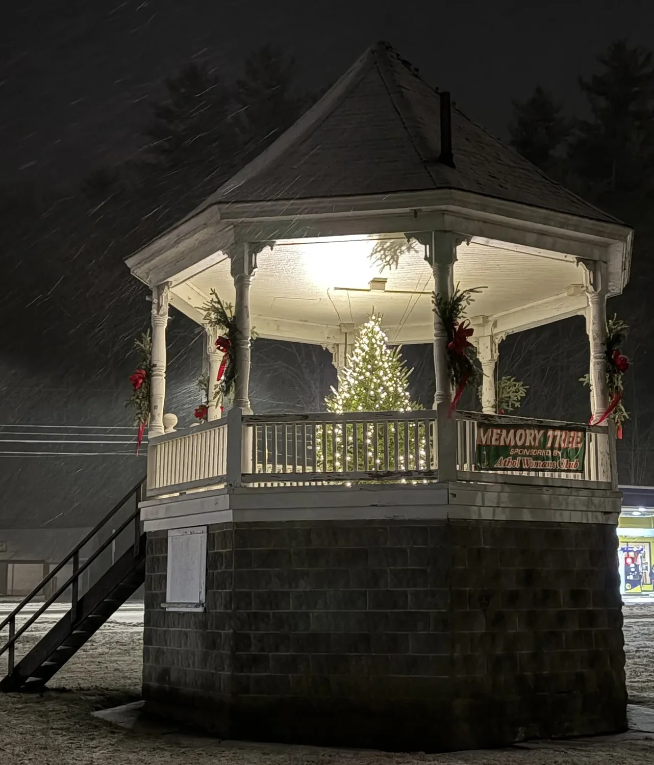 Athol Woman’s Club offers thanks for Memory Tree support