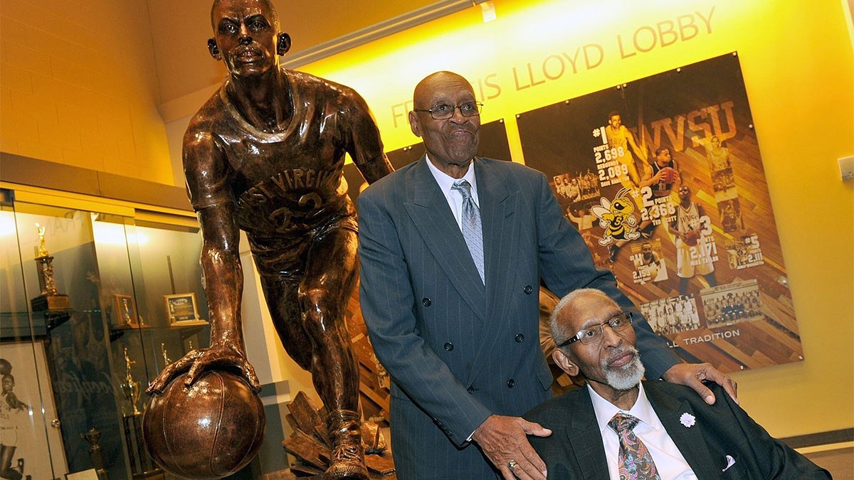 1950: Earl Lloyd becomes first Black NBA player