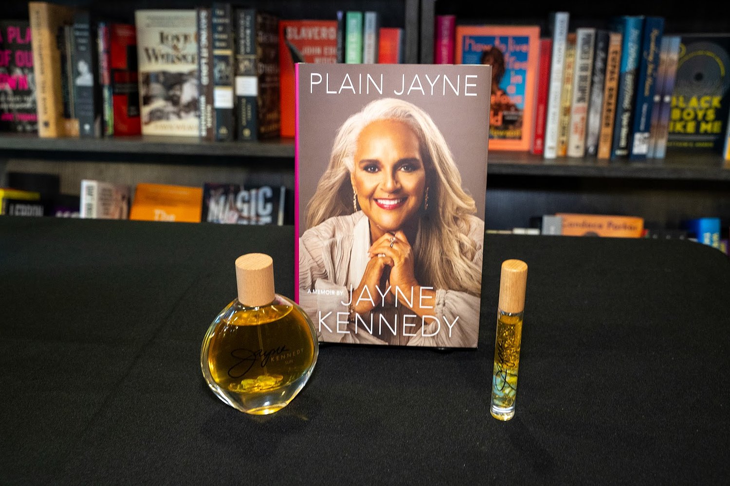 The Iconic Jayne Kennedy Visits Underground Books