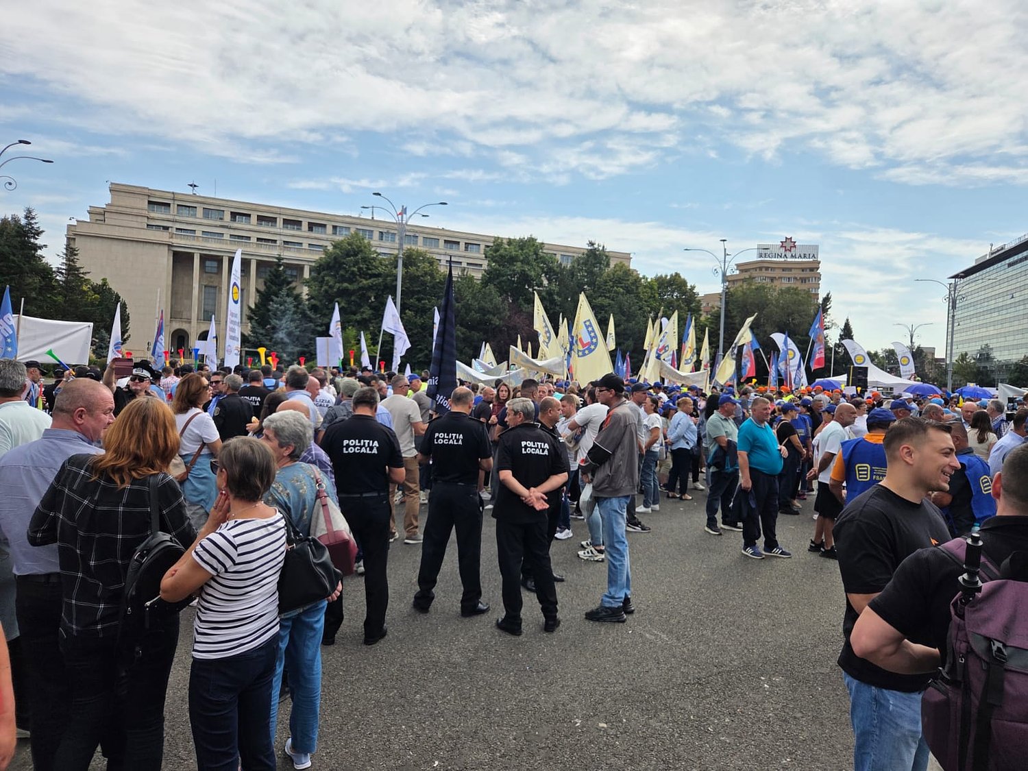 Polițiști locali din Sibiu, prezenți la protestul sindicaliștilor din administrație din Capitală / foto