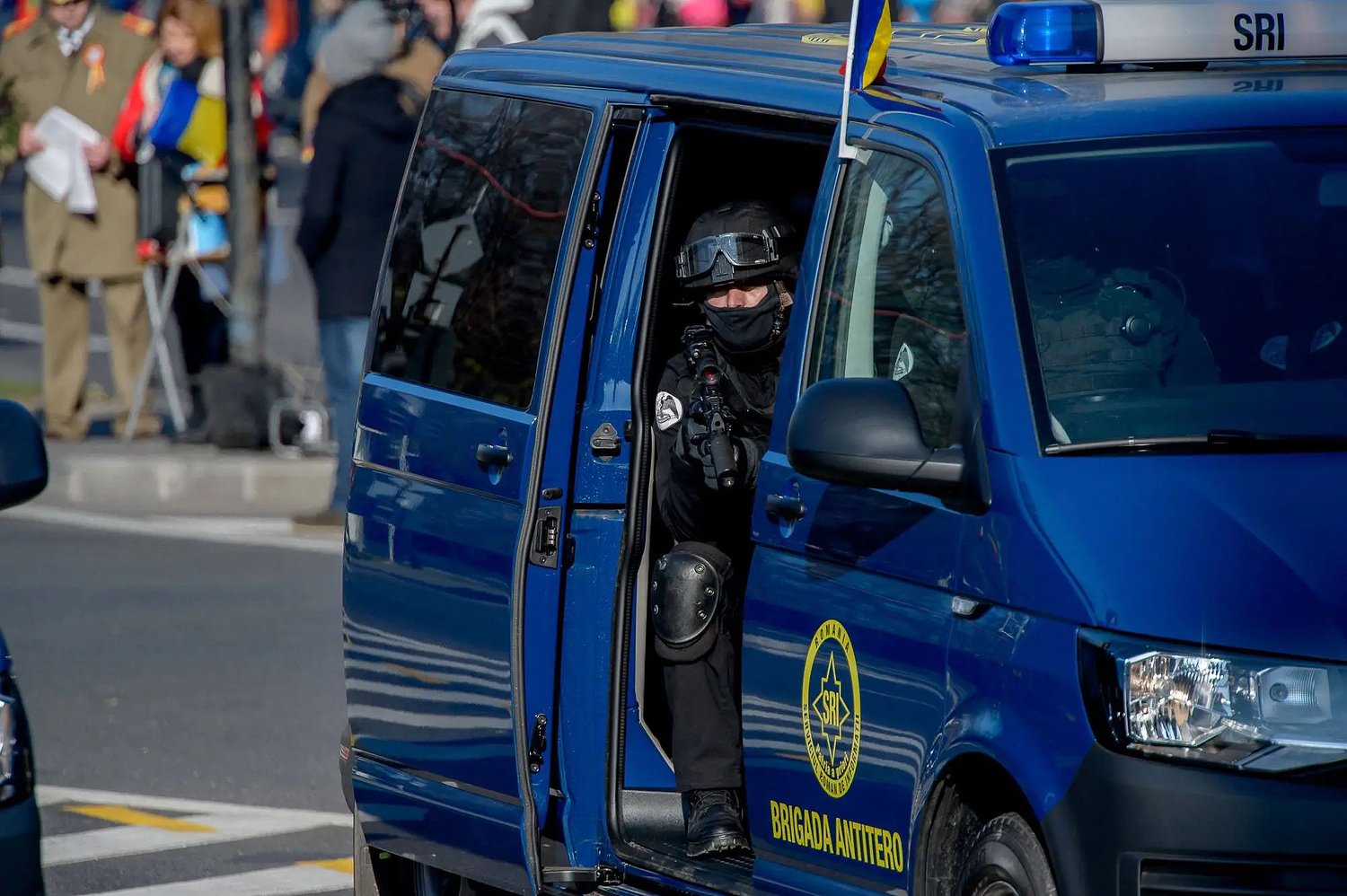 A mințit că lucrează la SRI și a pus foști militari să-i execute ordinele: DIICOT a deschis o anchetă