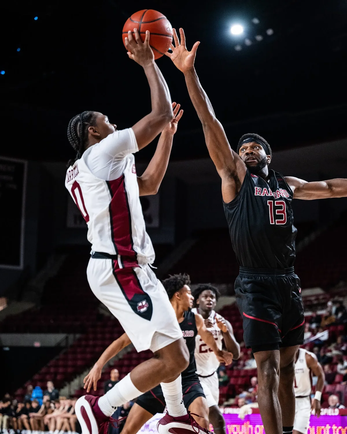 UMass men’s basketball edges Harvard, 78-71