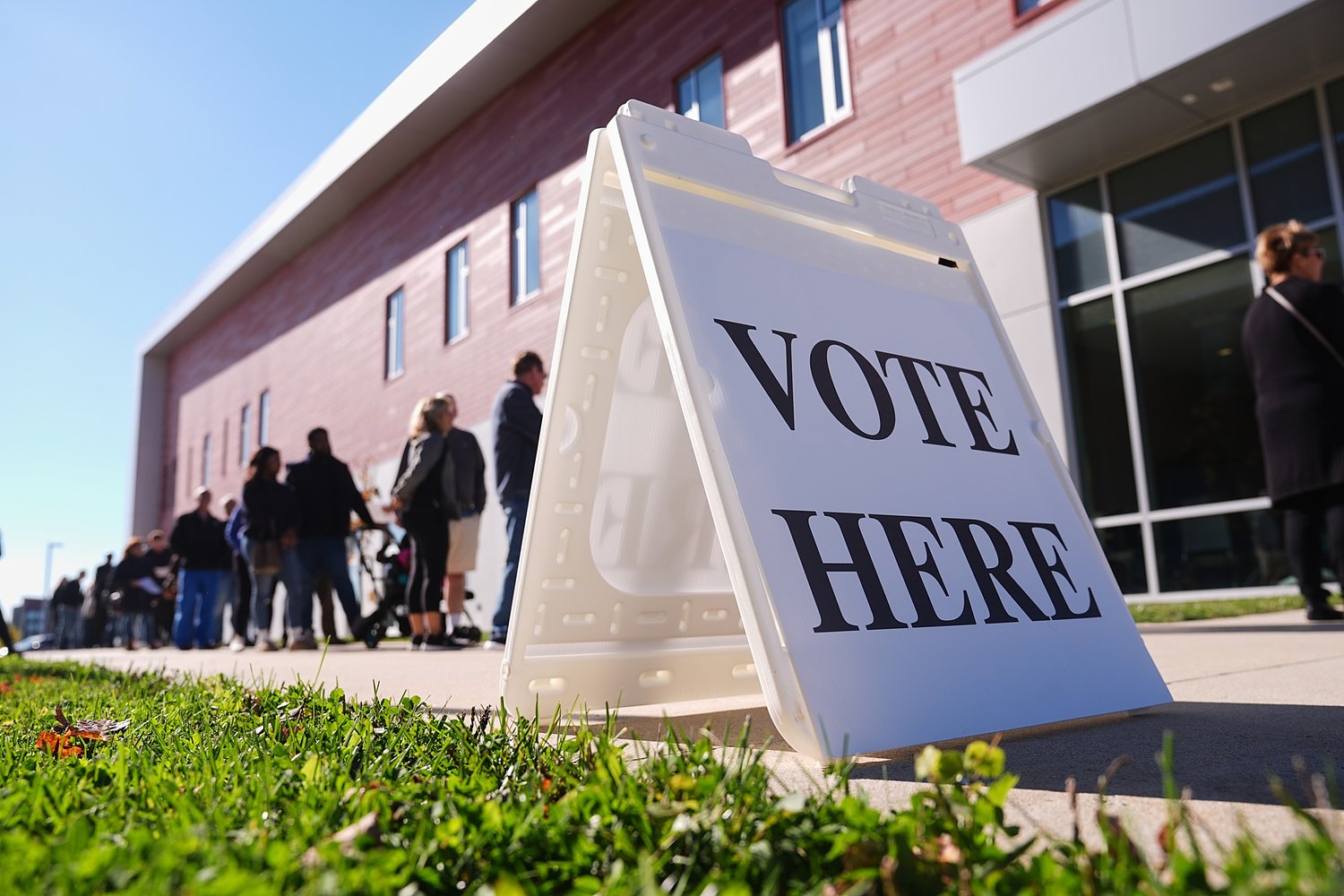 Democratic Wave or Republican Swamp