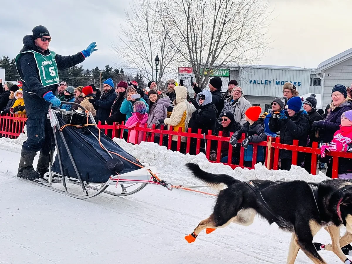 Mushers take off as 33rd annual Can-Am begins
