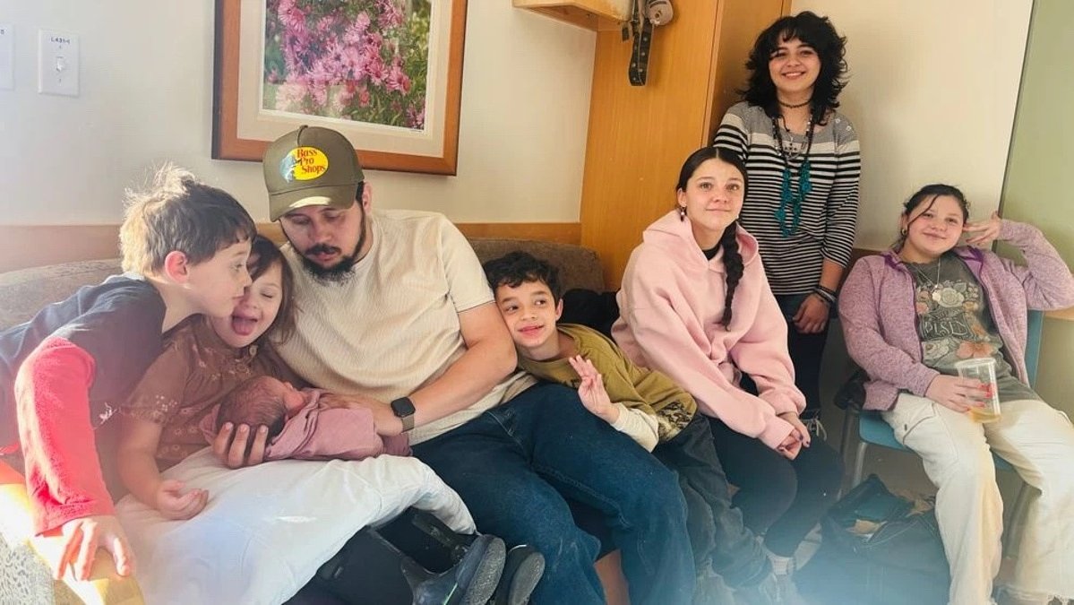 Maine woman gives birth in van on side of I-95 during snowstorm