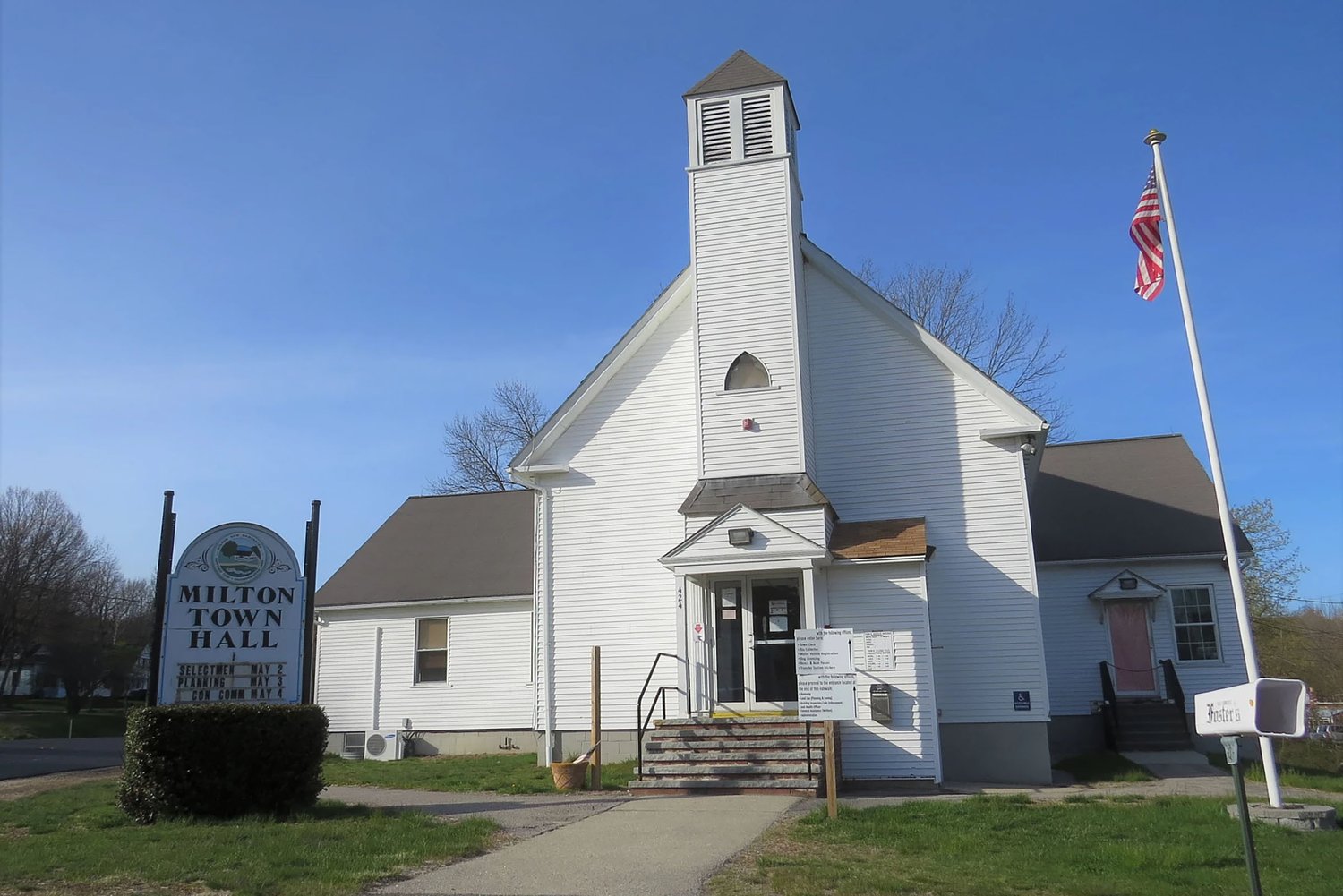 Police shoot, injure man in NH, prompting local school closures