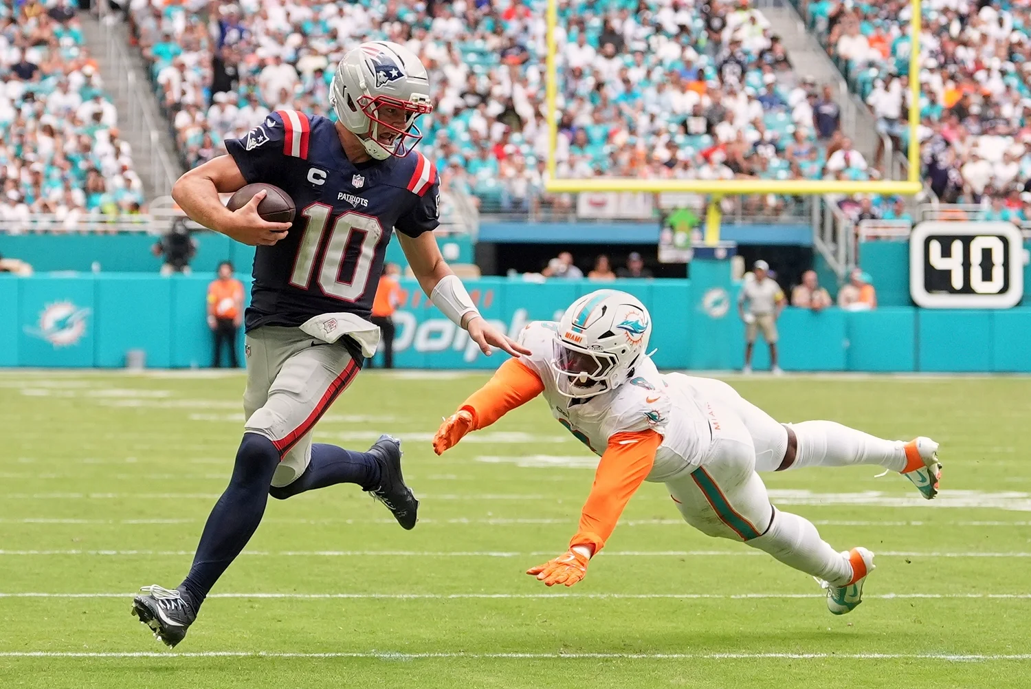 Maye accounts for 3 TDs and Patriots top Dolphins 33-27 for Vrabel’s 1st win as New England coach