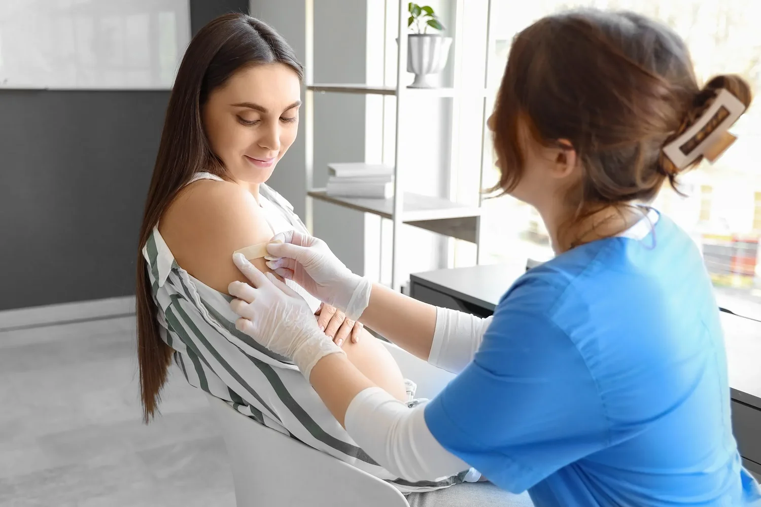 Qué significan las recomendaciones actualizadas de la FDA sobre la vacuna contra el COVID-19