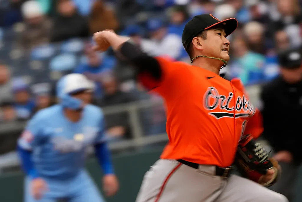 Holliday and Sugano help Orioles snap a 3-game skid with an 8-1 victory over Royals