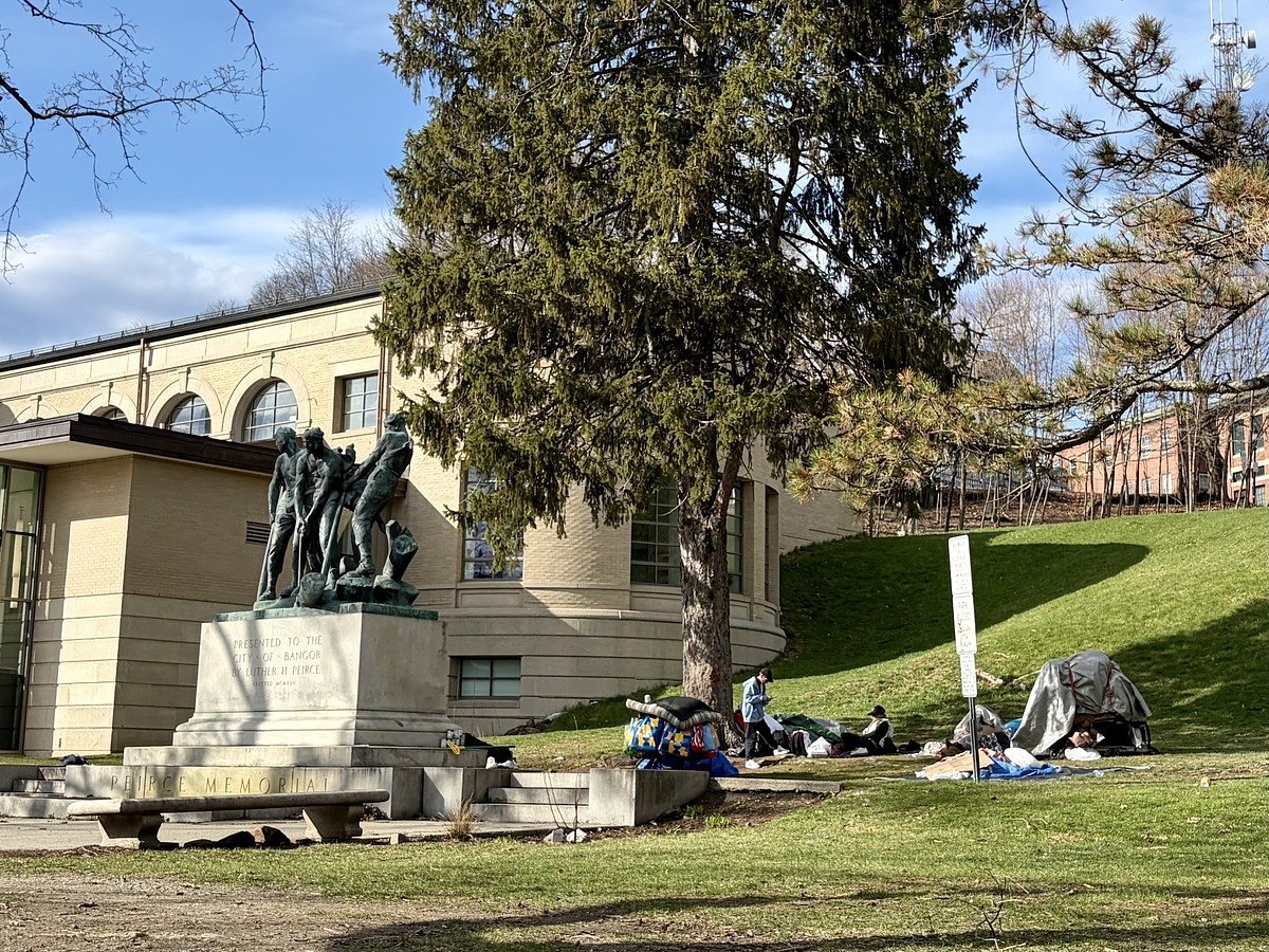 Bangor to add police detail outside library to watch homeless camp