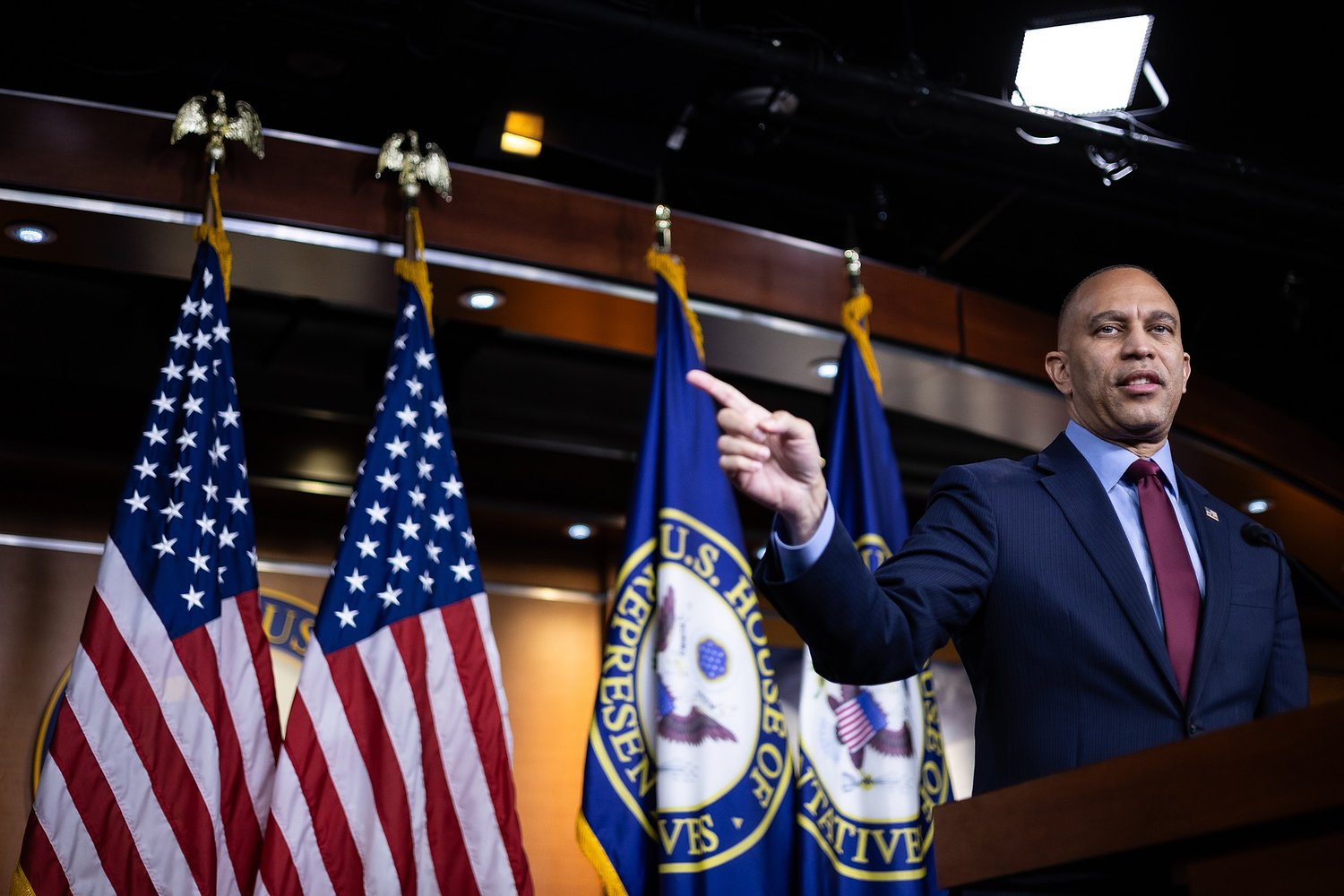 House Democratic Leaders Urged to Force a Vote on Stock Trading Ban