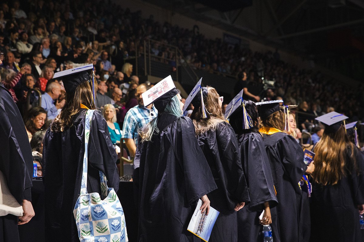 Nearly 7,000 attend USM commencement