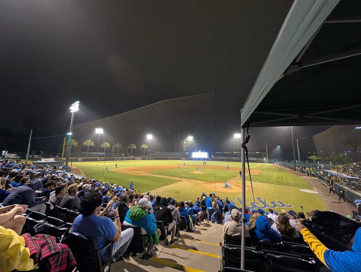 Ducks silence No. 1 UCLA, snap Bruins’ Big Ten winning streak