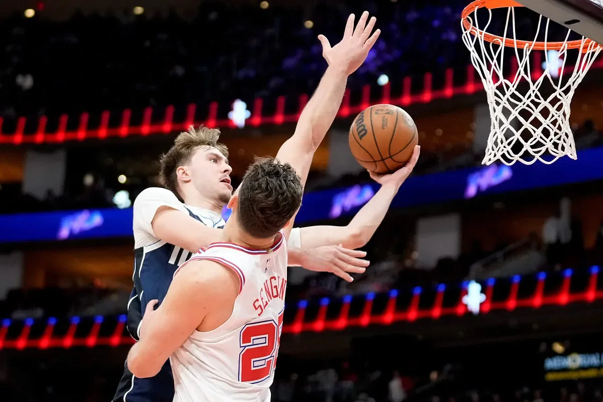 Cooper Flagg's 34 points not enough as Mavericks fall to Rockets