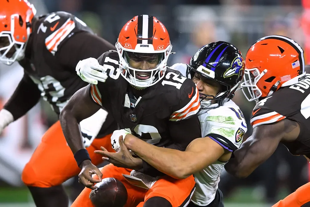 Browns QB Shedeur Sanders makes NFL debut after Dillon Gabriel departs with a head injury