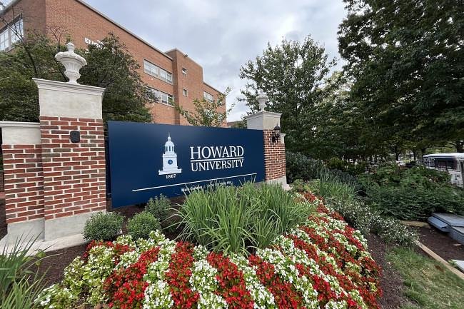 Howard University president announces departure 
