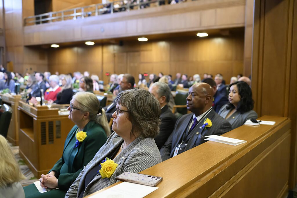 Oregon lawmakers propose making it a felony to intimidate a public official
