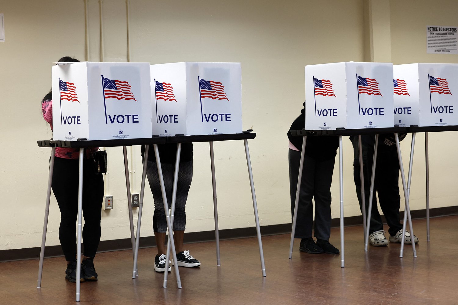 Anti-establishment mood sets stage for 2026 midterms