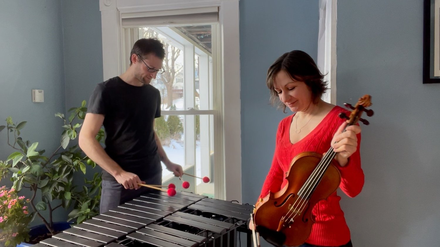 Lissa Schneckenburger and Garrett Cameron bring tradition and groove to Bagaduce Music’s Second Wednesday house party