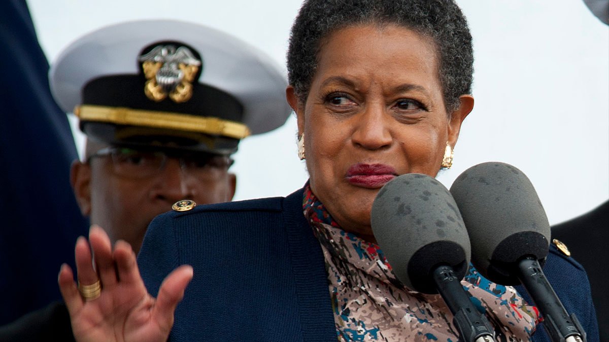 1933: Myrlie Evers was born in Vicksburg