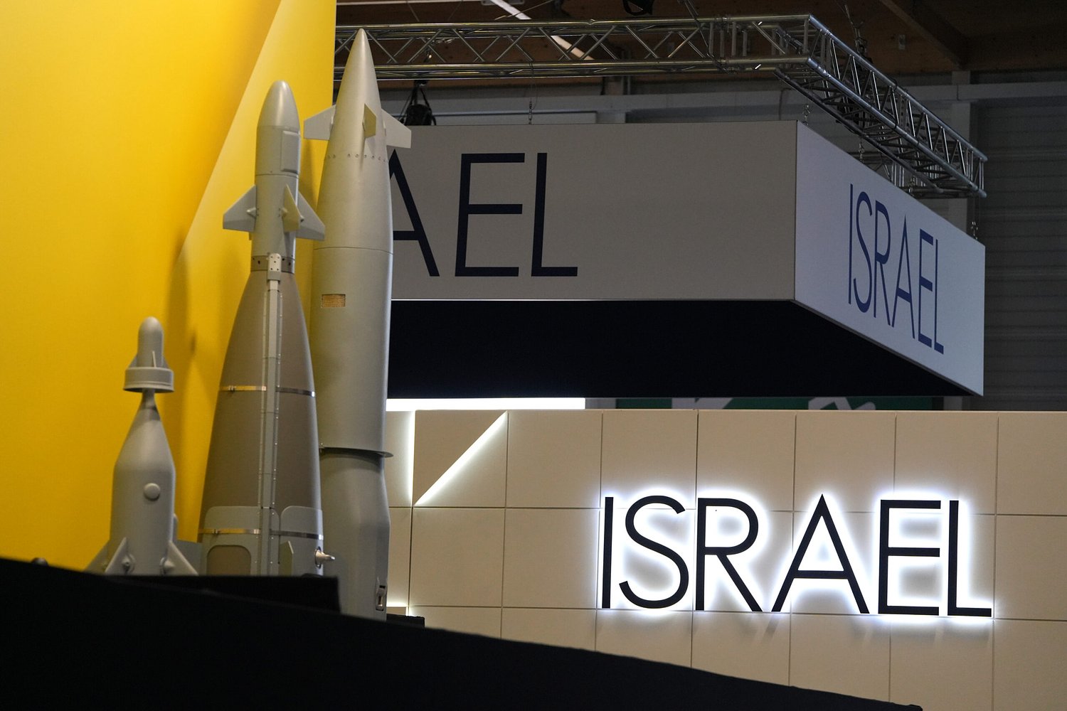 Israel to cut off arms purchases from France