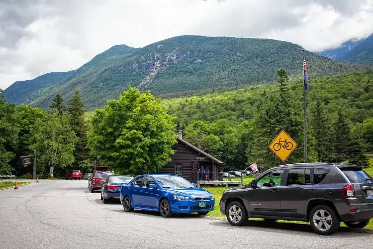 Leaf peepers swarm the White Mountains, Franconia Notch lots full