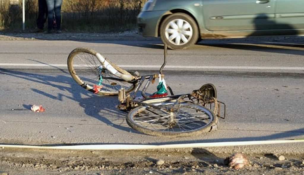 Străin băut, rănit pe o stradă din Ocna Sibiului după ce a căzut cu bicicleta