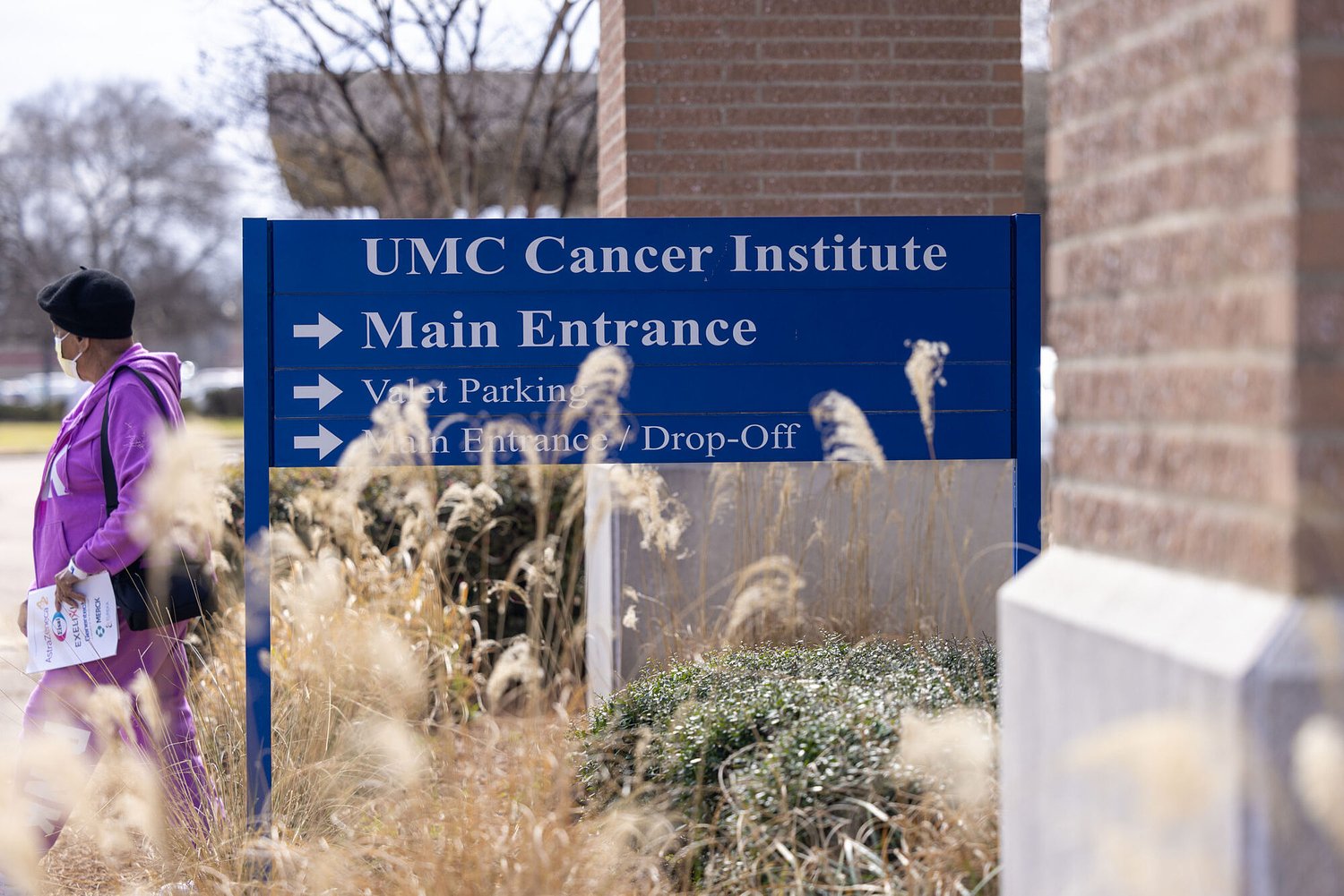 Reeves approves $100M for new UMMC cancer center
