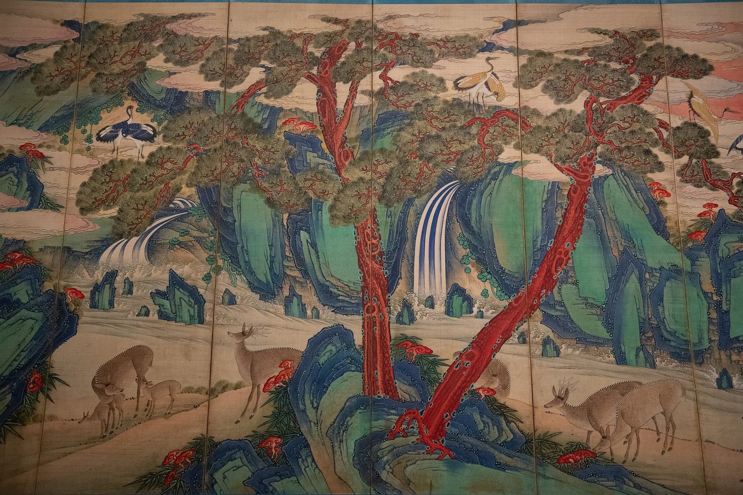 A Korean cultural hallmark teems with symbolism