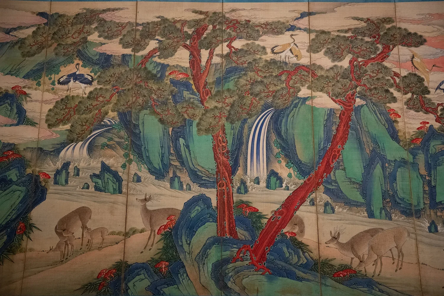 A Korean cultural hallmark teems with symbolism