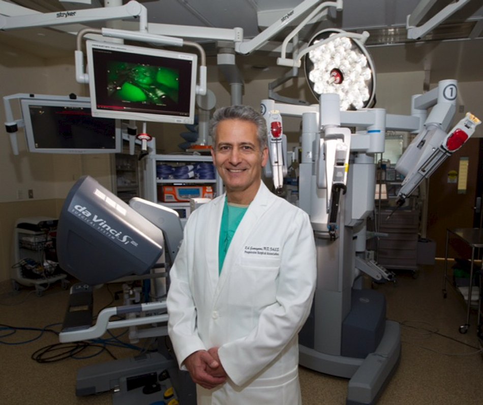 Silver Cross surgeon celebrates 6,000 robotic surgeries, putting him in top 1% globally
