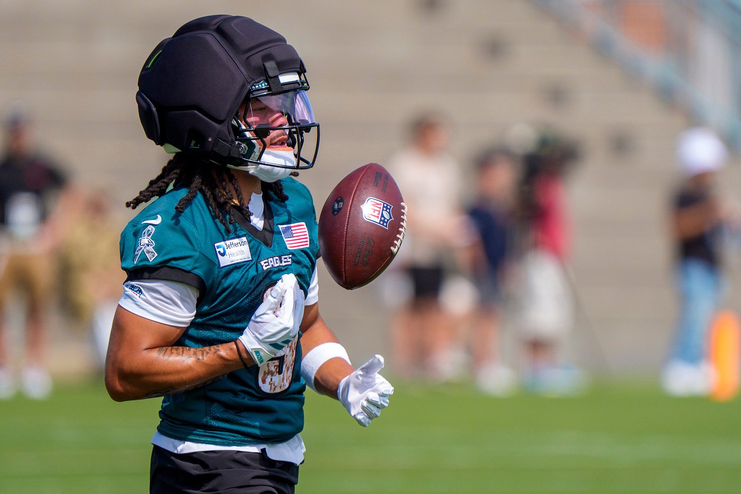 Eagles first-round WR makes brutal mistake, struggles in debut
