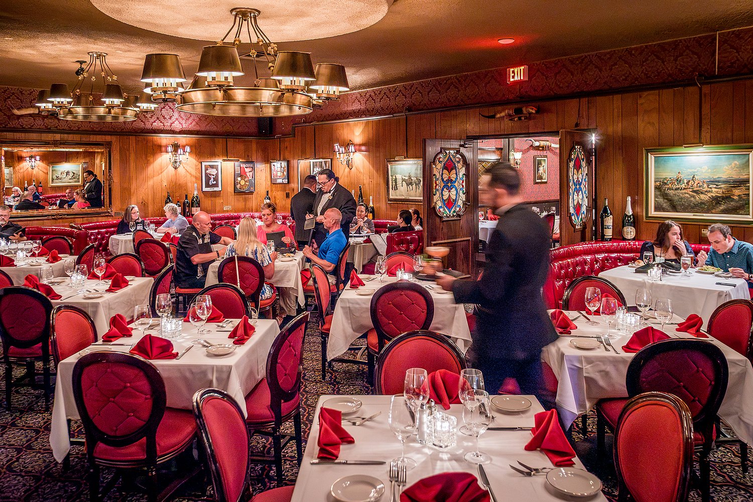 Golden Steer, Vegas' oldest steakhouse, has a 6-month waiting list