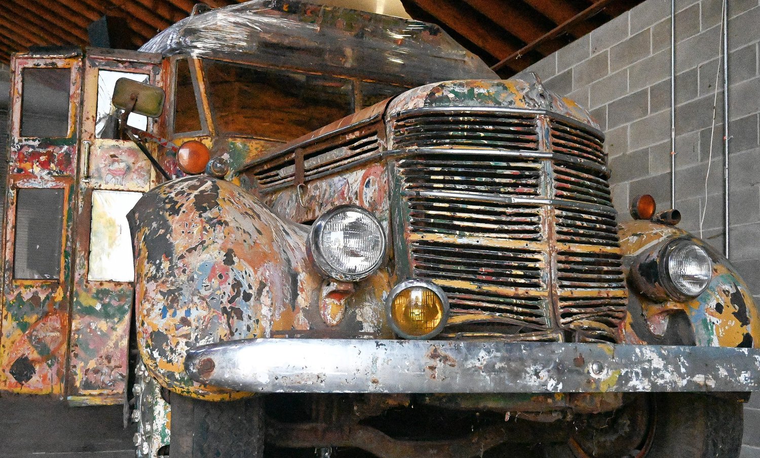 After almost six decades on the farm, Ken Kesey’s Furthur bus leaves Oregon